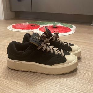 New balance 302 black calm taupe sneakers